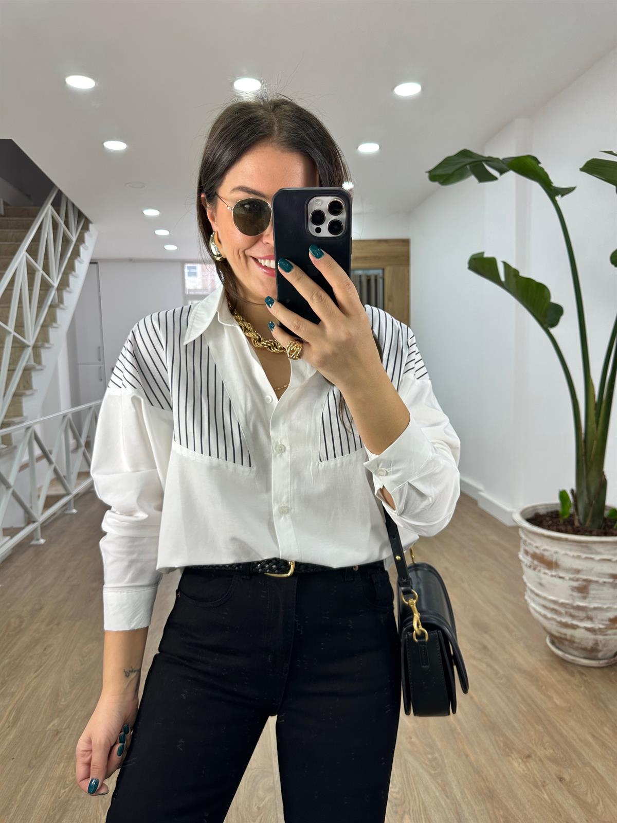 Siyah Çizgi Detaylı Salaş Gömlek