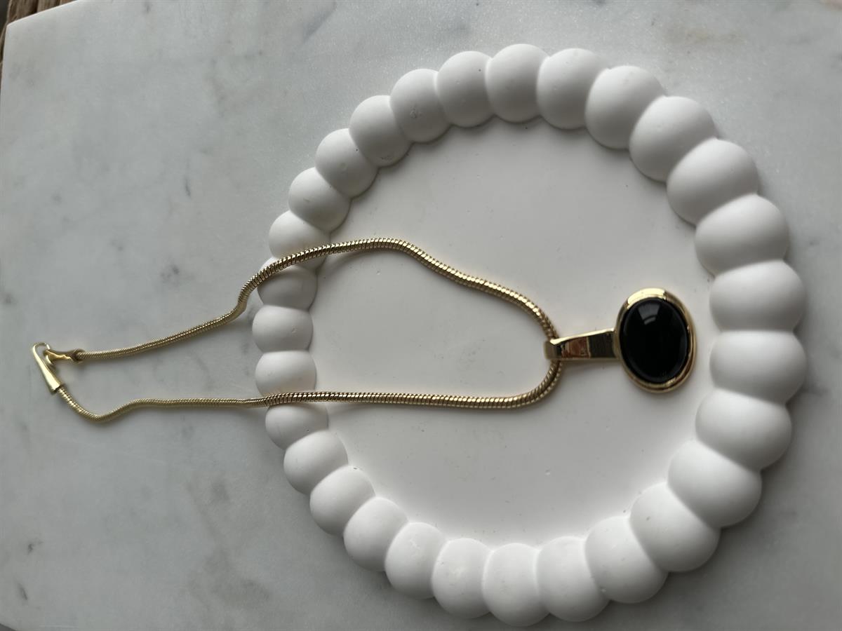 Siyah Taşlı Gold Kolye