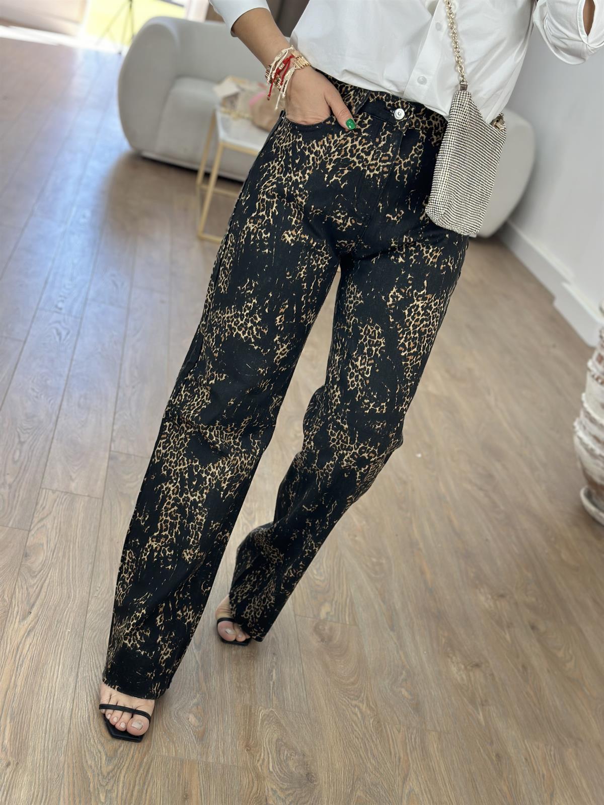 Siyah Üzeri Leopar Detay Straight Jean