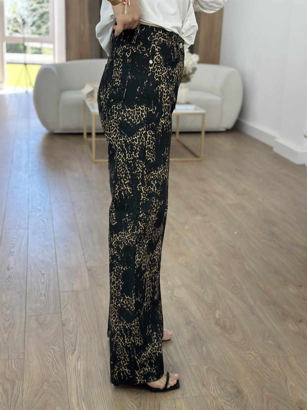 Siyah Üzeri Leopar Detay Straight Jean