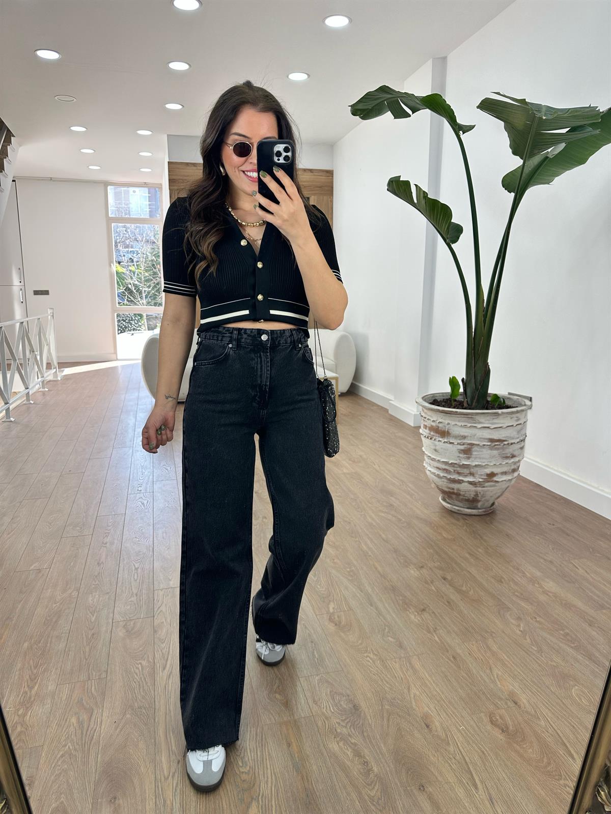 Siyah Yıkamalı Straight Jean