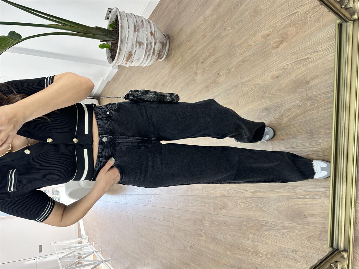 Siyah Yıkamalı Straight Jean