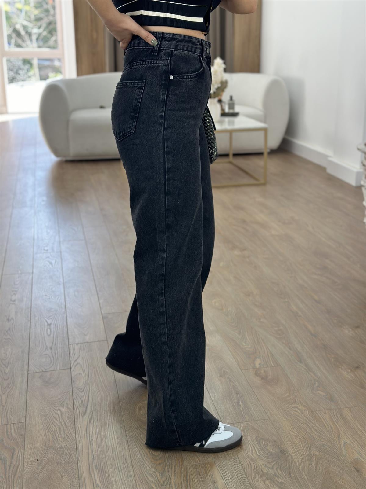 Siyah Yıkamalı Straight Jean