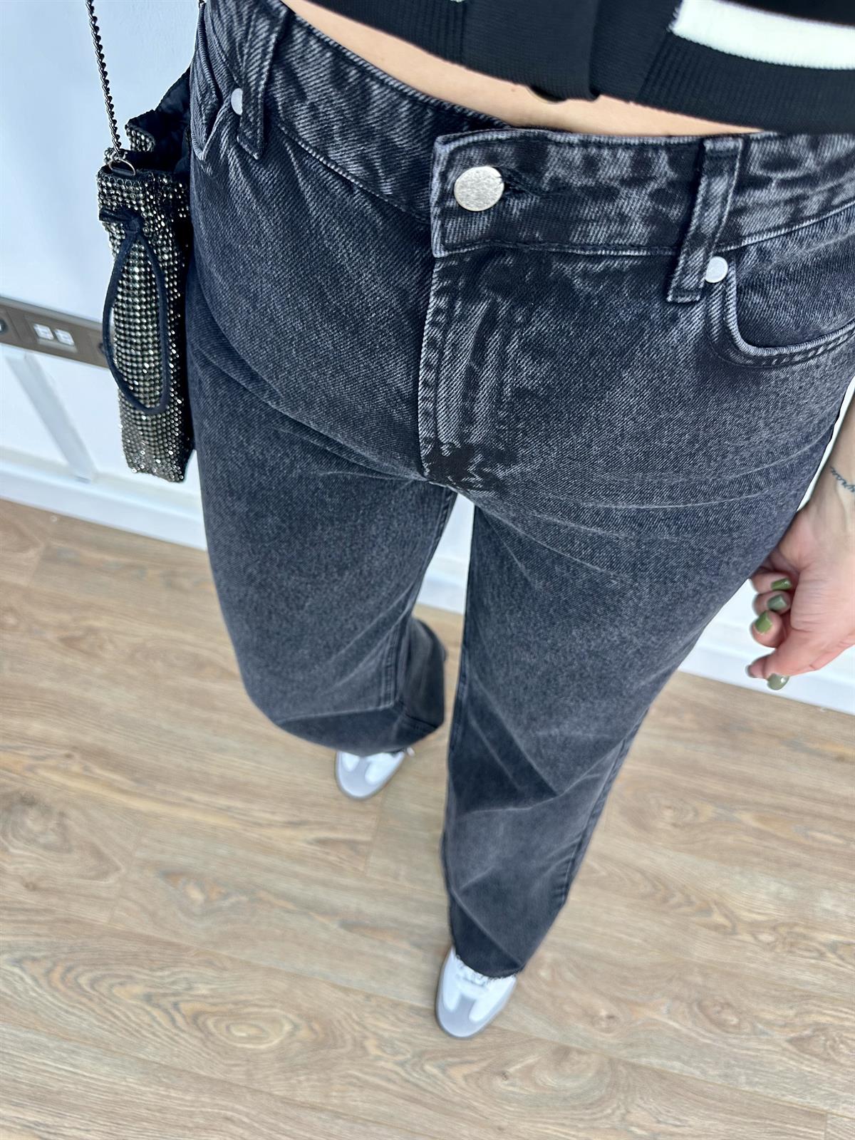 Siyah Yıkamalı Straight Jean