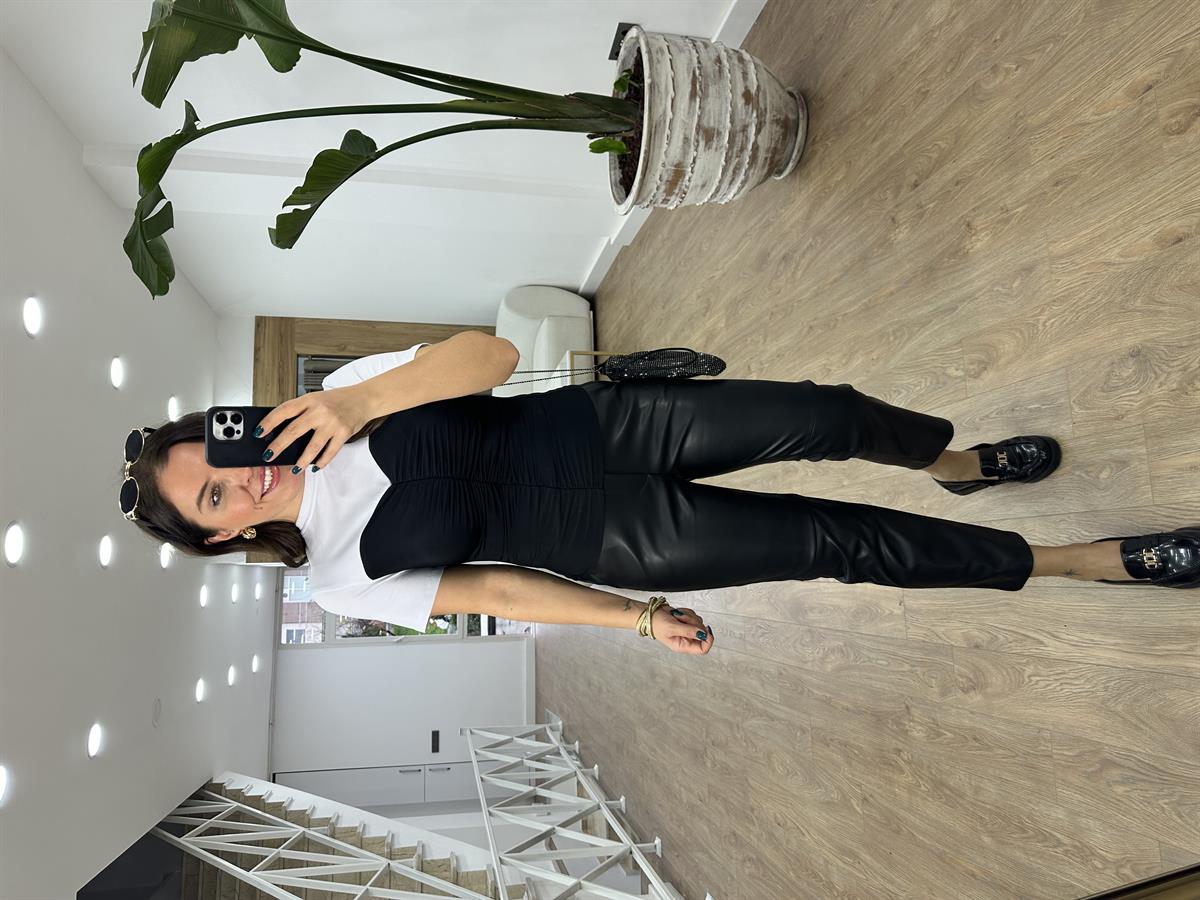 Straplez Detaylı Tasarım Bluz