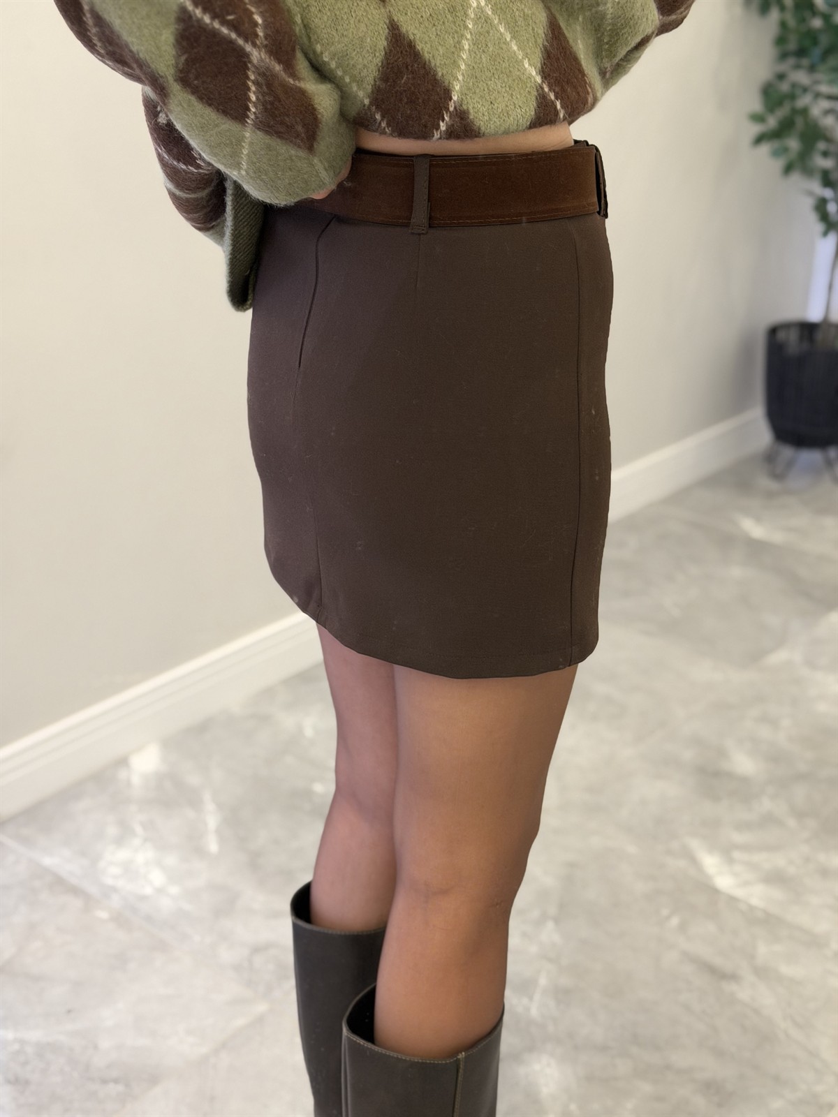 Süet Kemerli Mini Etek - Kahverengi