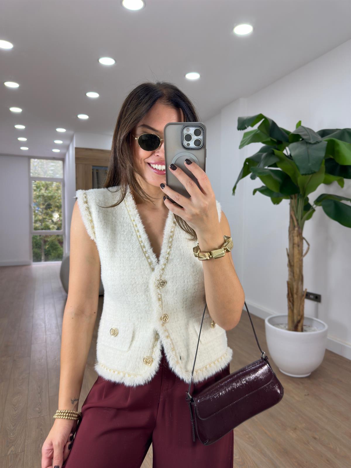 Süs Cepli Gold İşlemeli Angora Yelek - Ekru