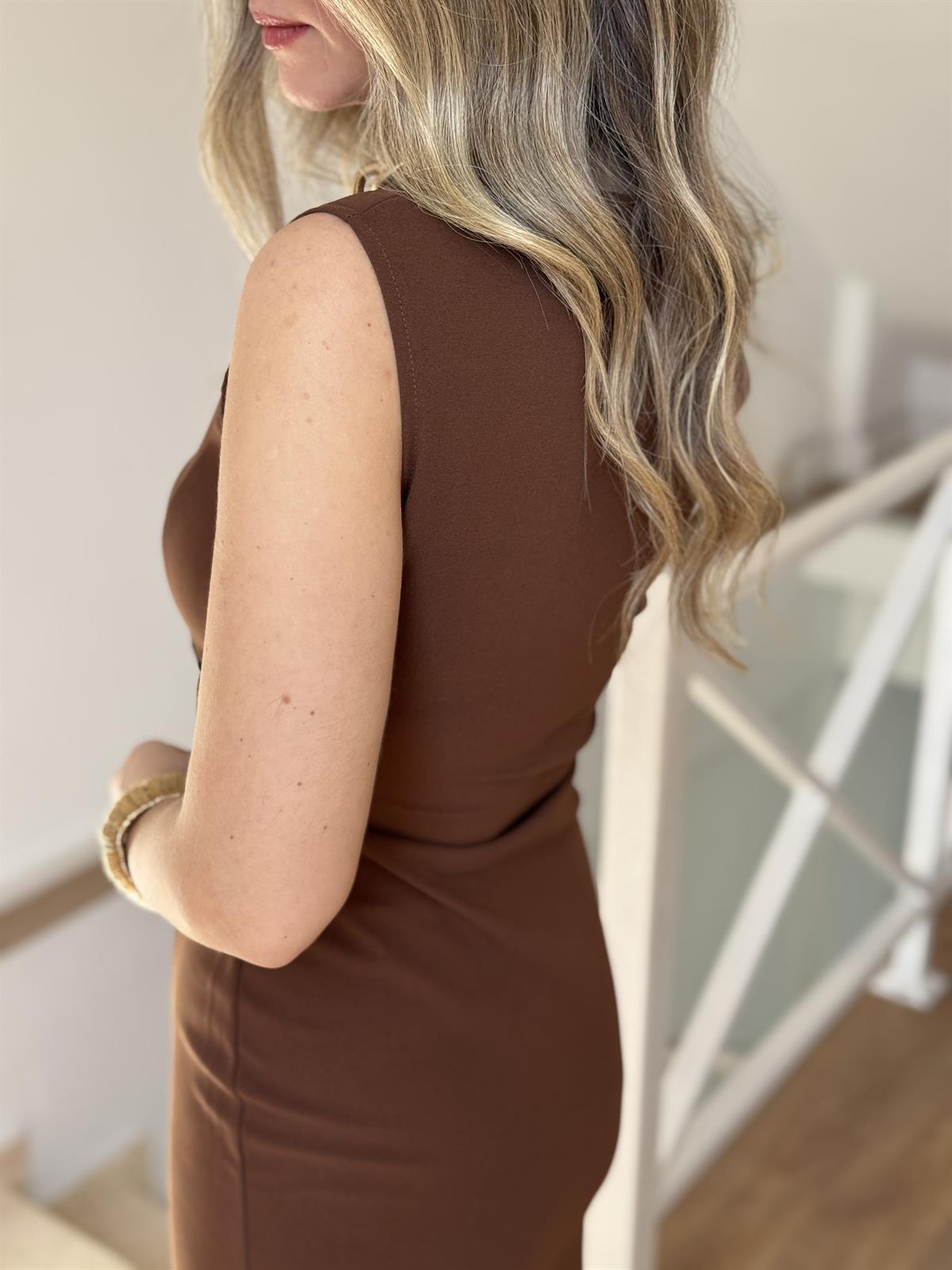 Süs Kemer Detaylı Sıfır Kol Elbise - Kahverengi