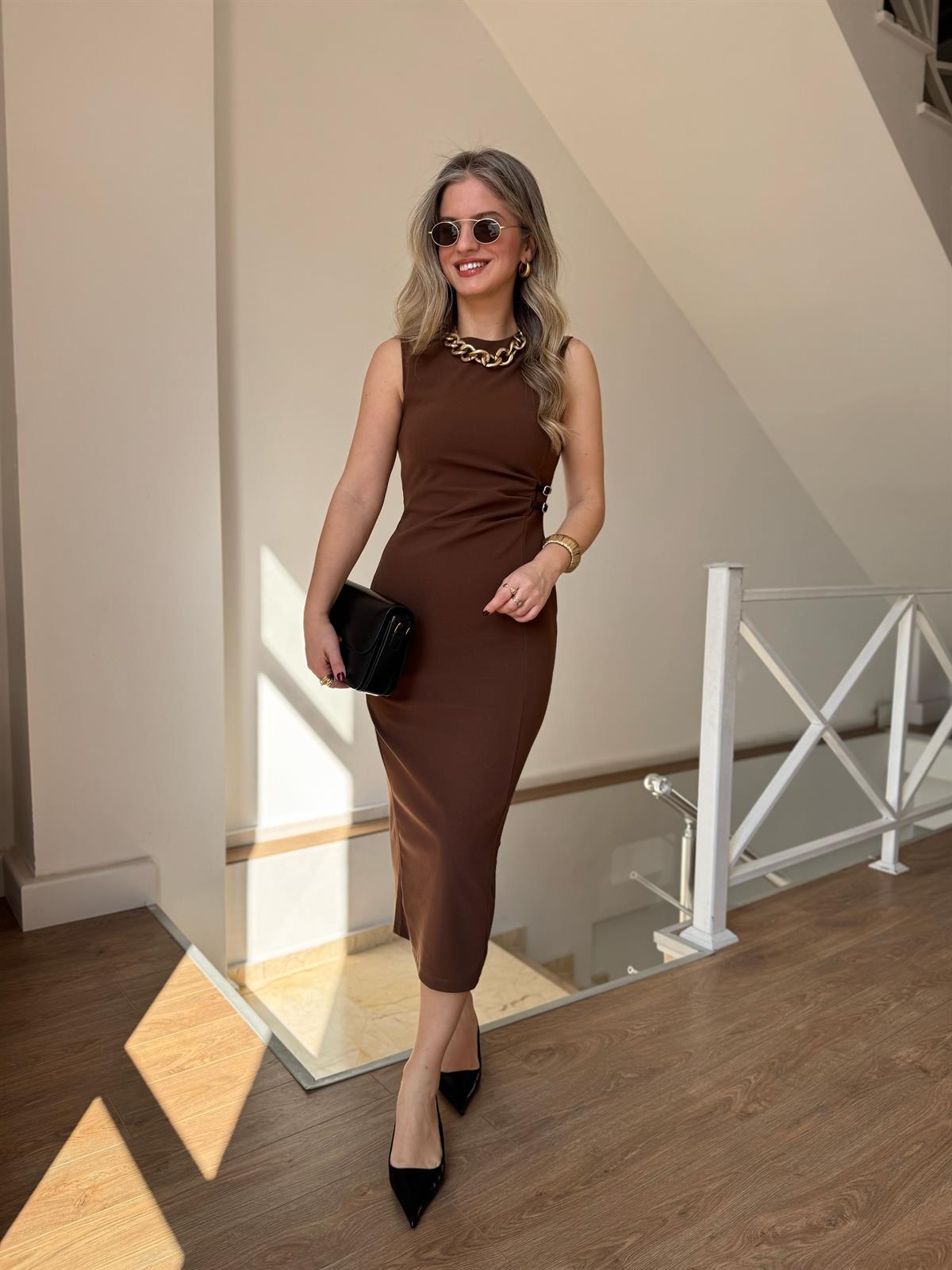 Süs Kemer Detaylı Sıfır Kol Elbise - Kahverengi