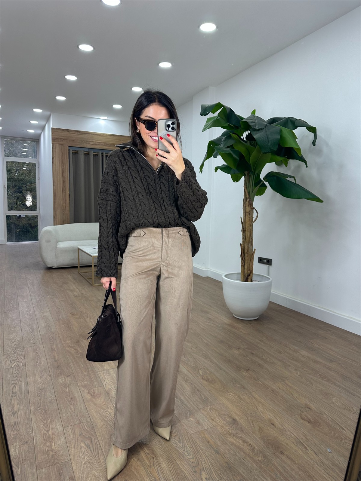 Süs Kemerli Kadife Pantolon - Vizon