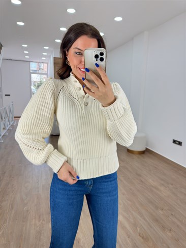 Taş Düğmeli Balon Kol Kazak-Krem