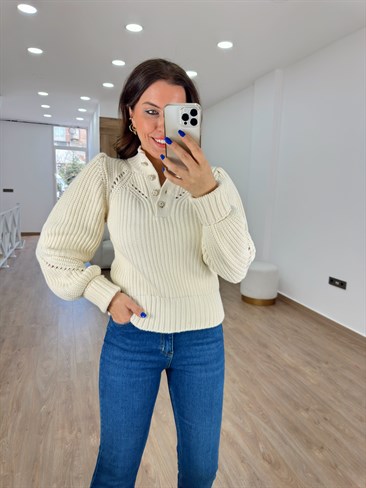 Taş Düğmeli Balon Kol Kazak-Krem