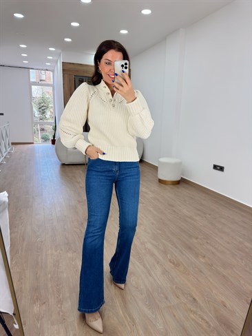 Taş Düğmeli Balon Kol Kazak-Krem