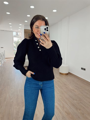 Taş Düğmeli Balon Kol Kazak-Siyah