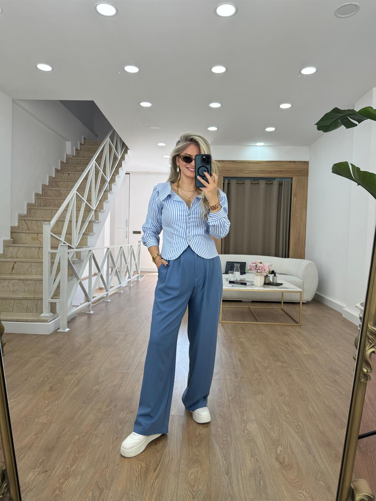 Taş Düğmeli Çizgili Gömlek-Mavi