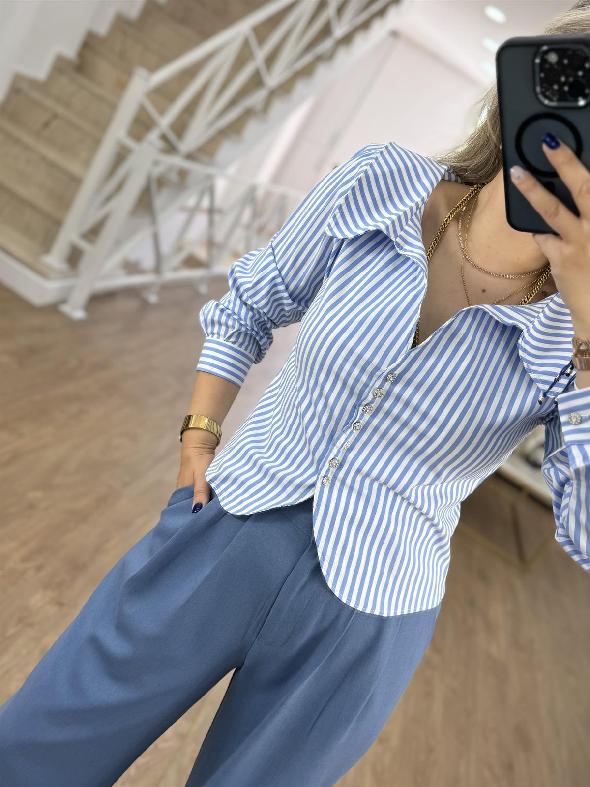 Taş Düğmeli Çizgili Gömlek-Mavi