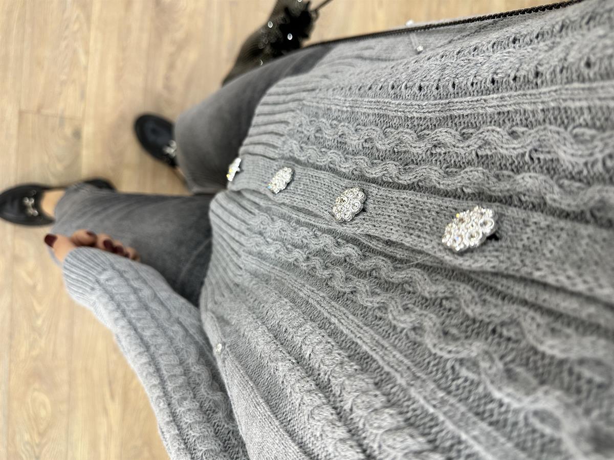 Taş Düğmeli Saç Örgülü Hırka-Gri 