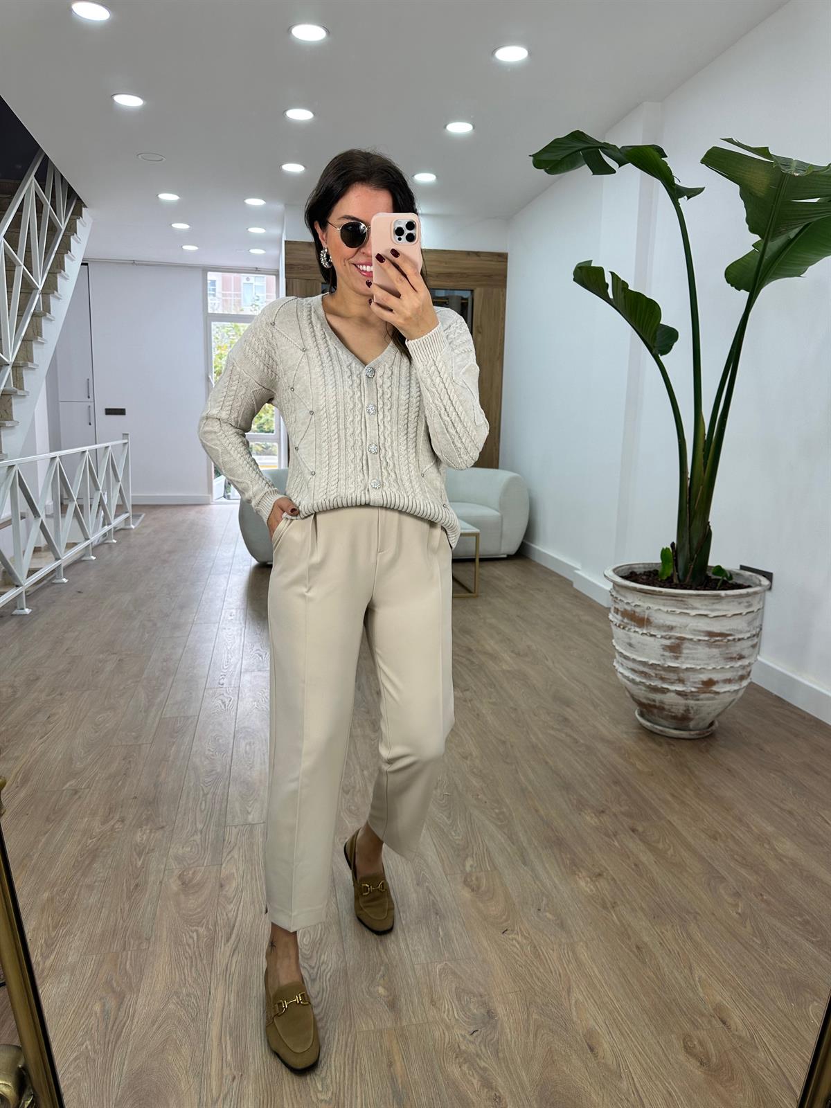 Taş Düğmeli Saç Örgülü Hırka-Taş