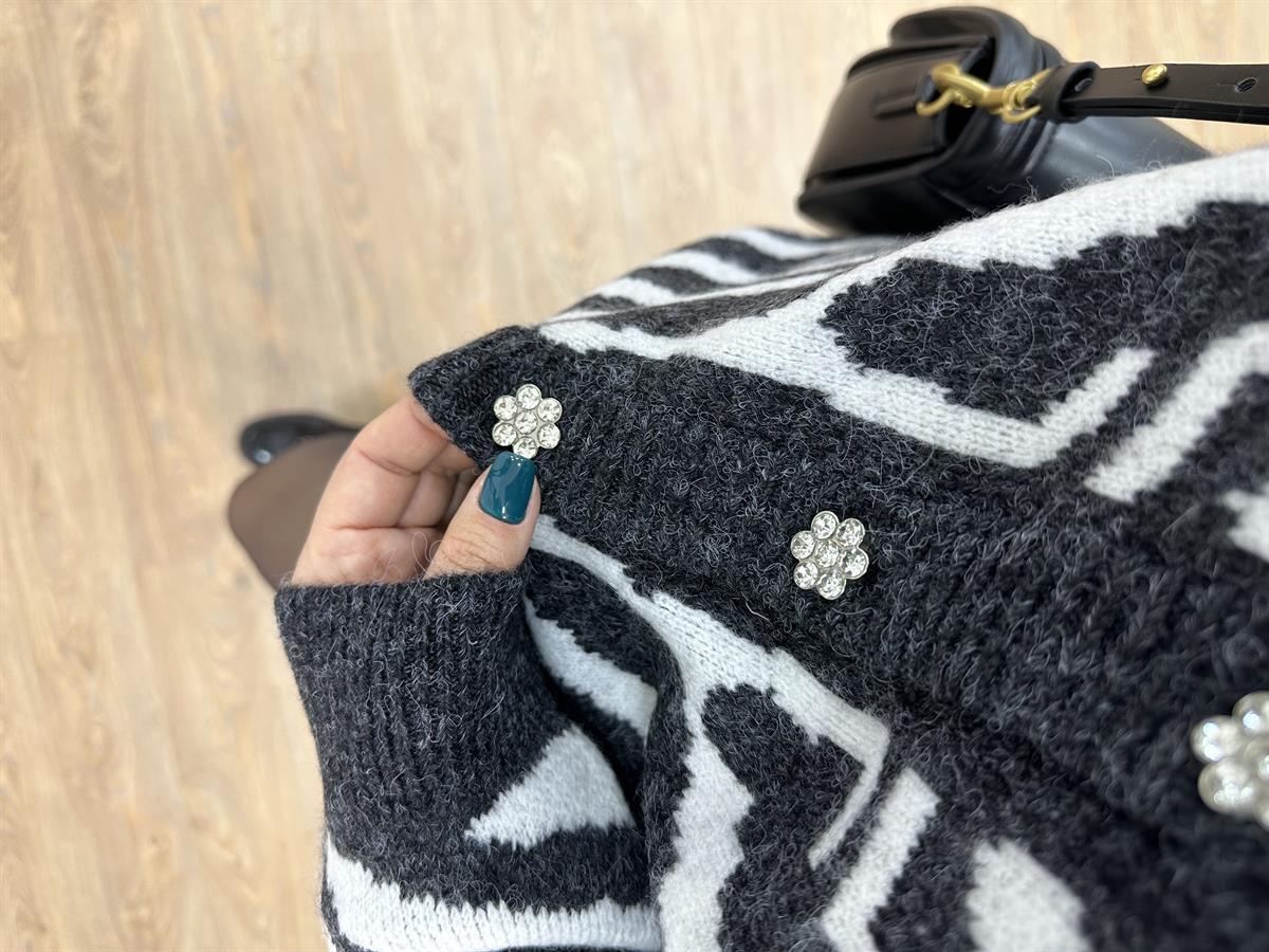 Taş Düğmeli Zebra Desen Hırka-Siyah