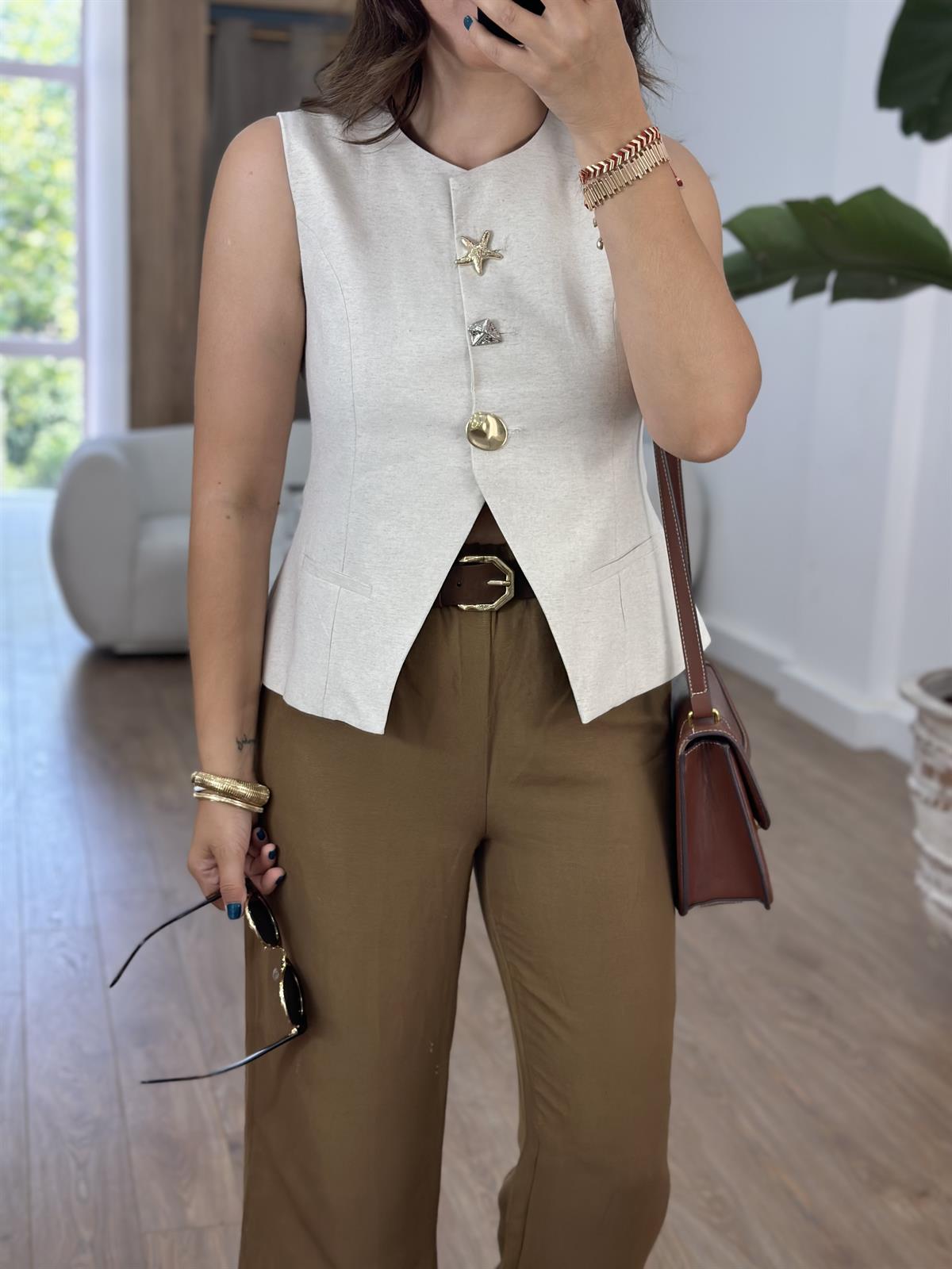 Tasarım Düğmeli Keten Dokulu Yelek