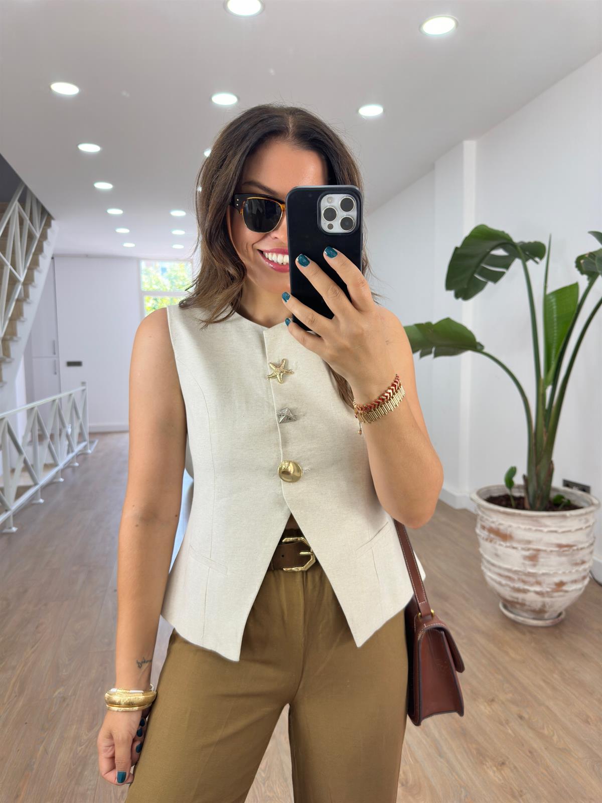 Tasarım Düğmeli Keten Dokulu Yelek