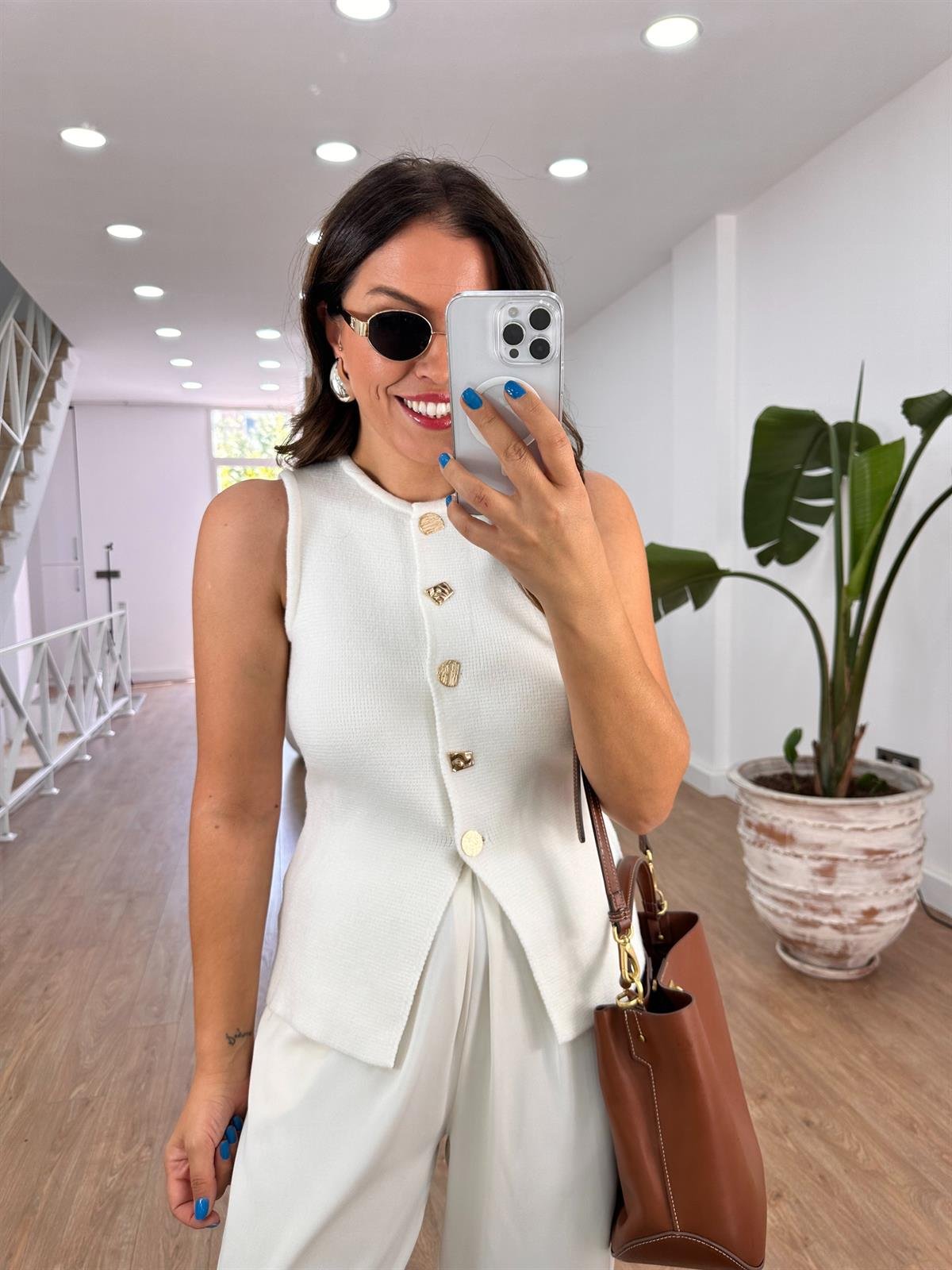 Tasarım Düğmeli Triko Yelek - Beyaz