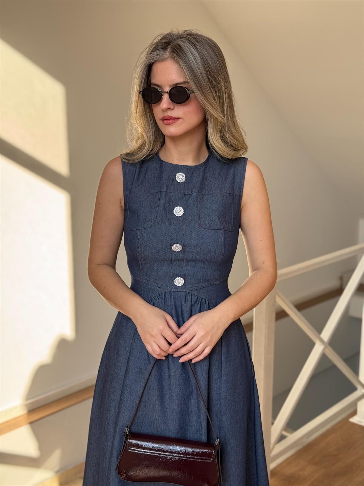 Taşlı Düğme Detaylı Midi Denim Elbise