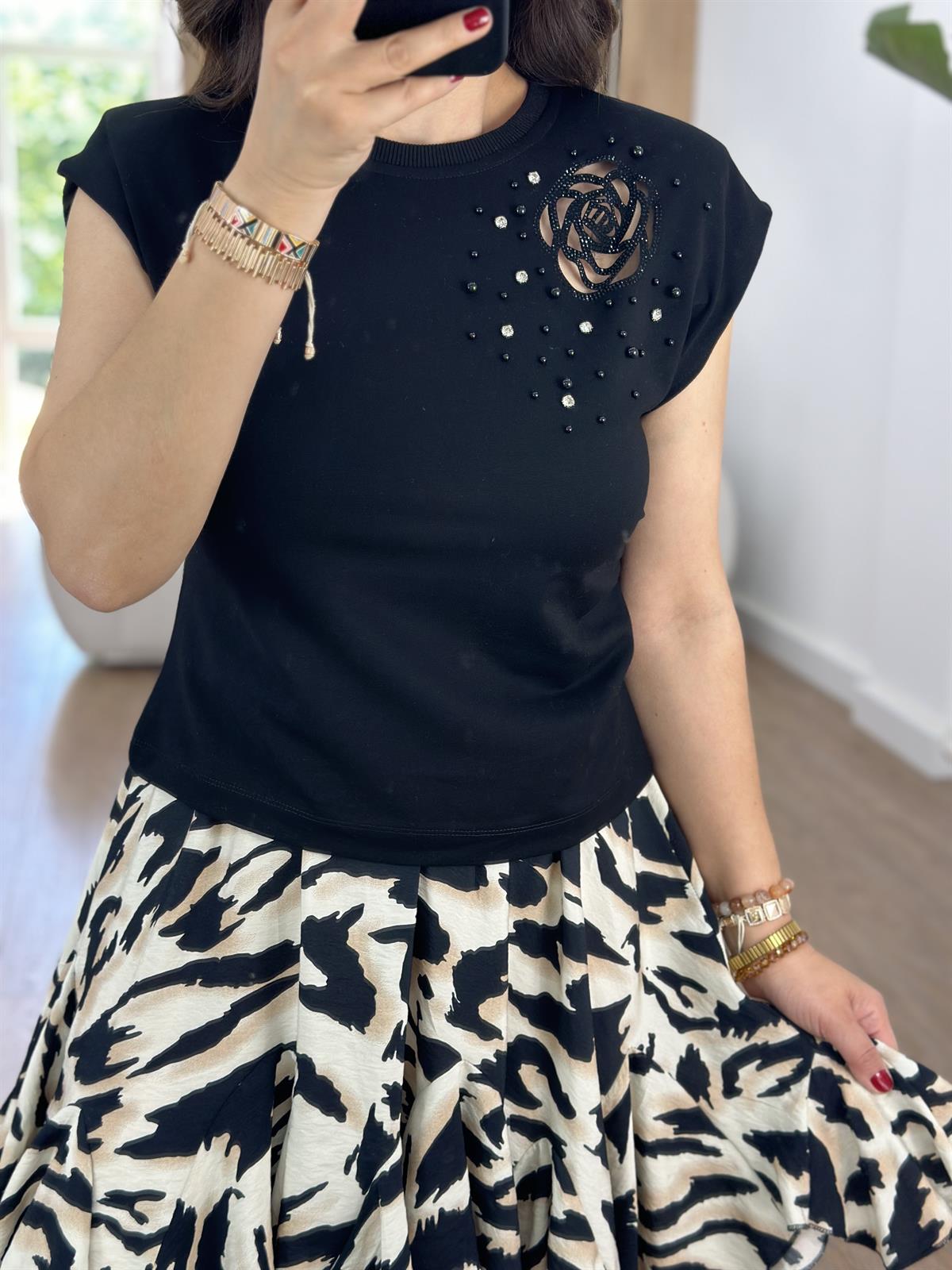Taşlı Gül Detaylı Vatkalı Bluz