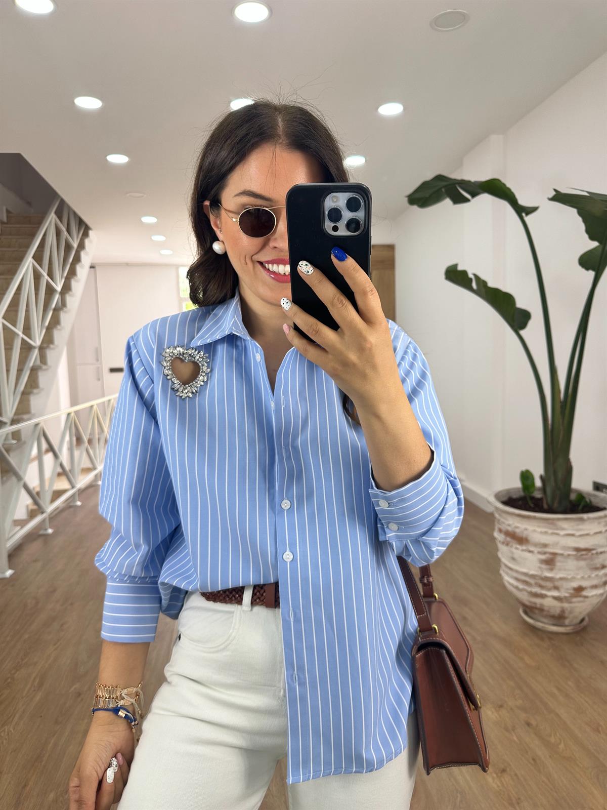 Taşlı Kalp Detaylı Çizgili Gömlek