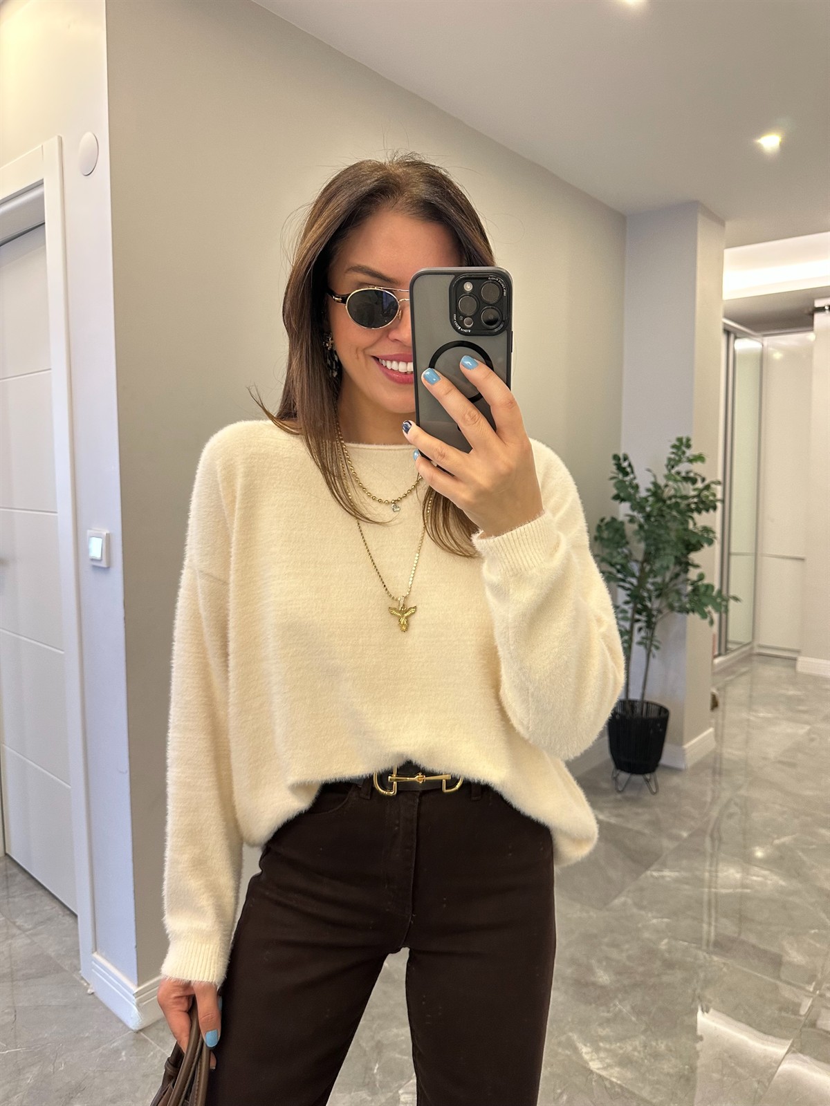 Tek Omzu Açık Yumoş Kazak - Ekru