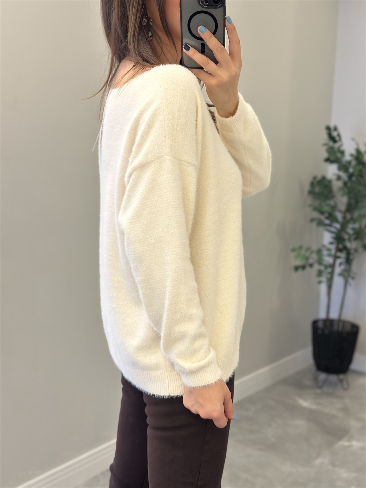 Tek Omzu Açık Yumoş Kazak - Ekru