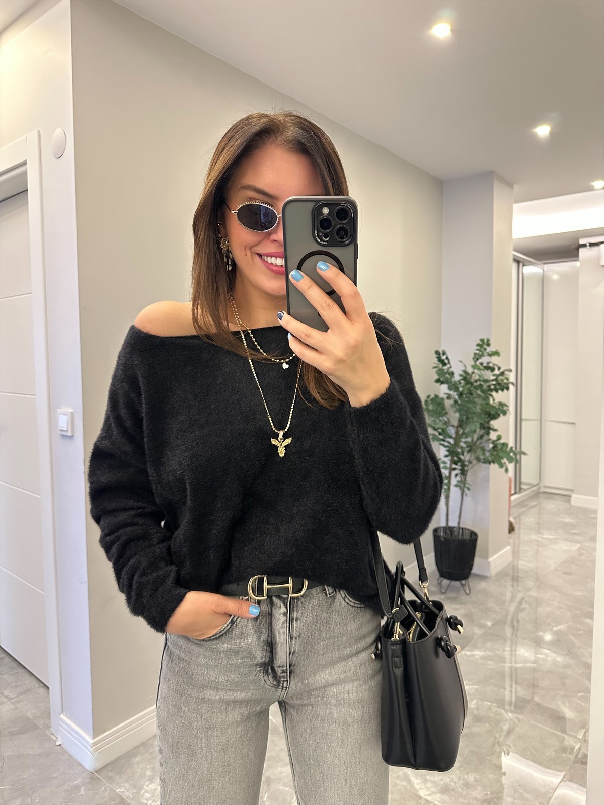 Tek Omzu Açık Yumoş Kazak - Siyah