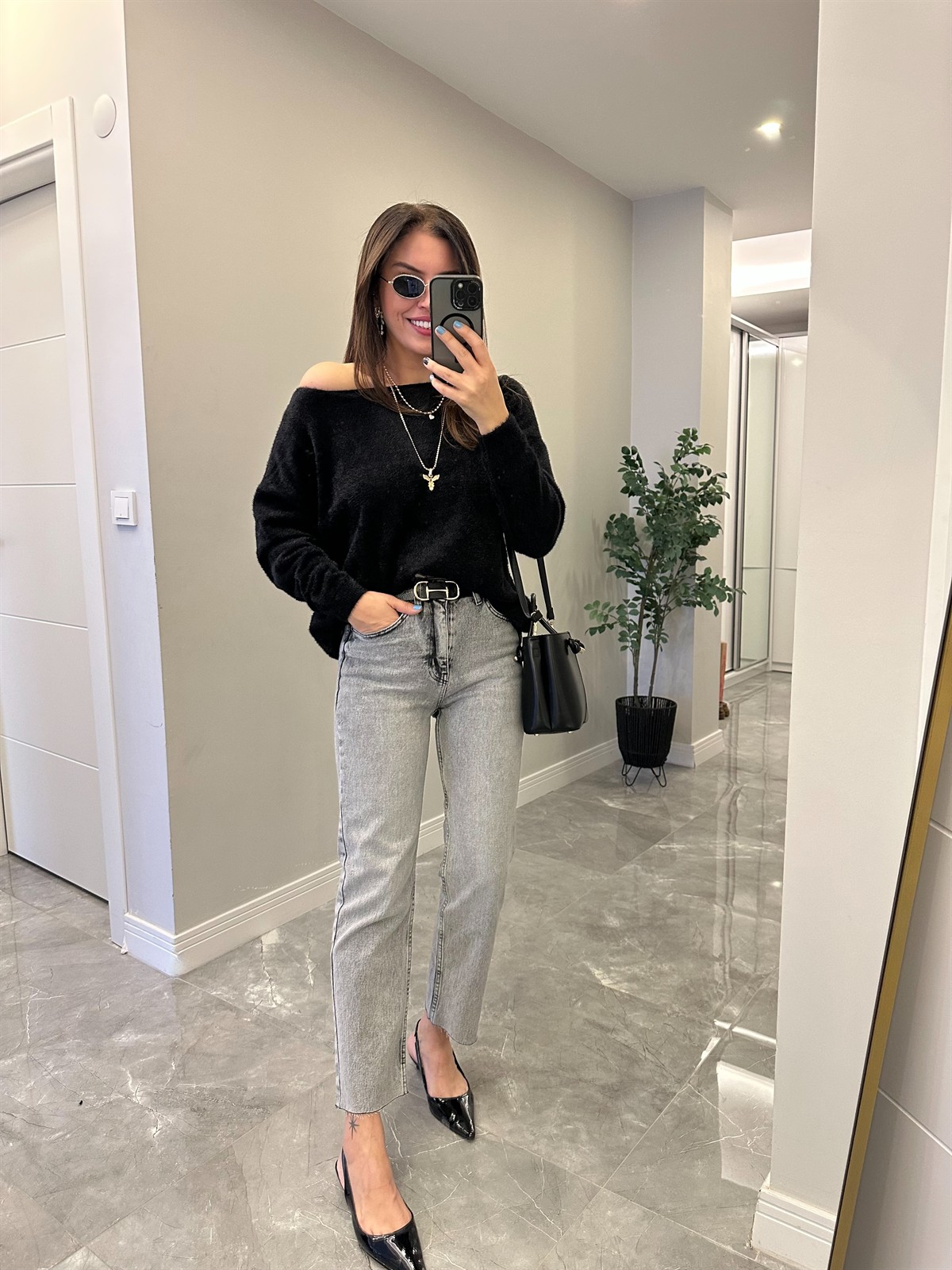 Tek Omzu Açık Yumoş Kazak - Siyah