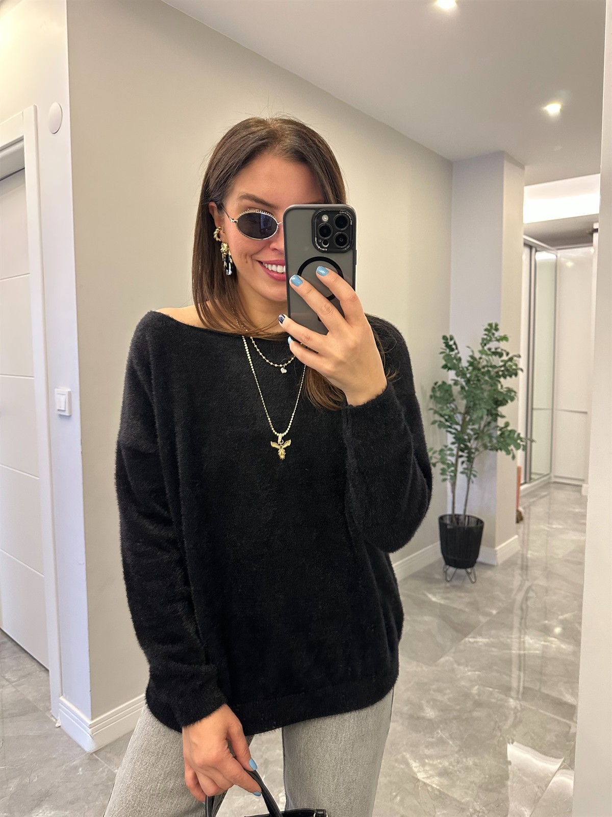 Tek Omzu Açık Yumoş Kazak - Siyah