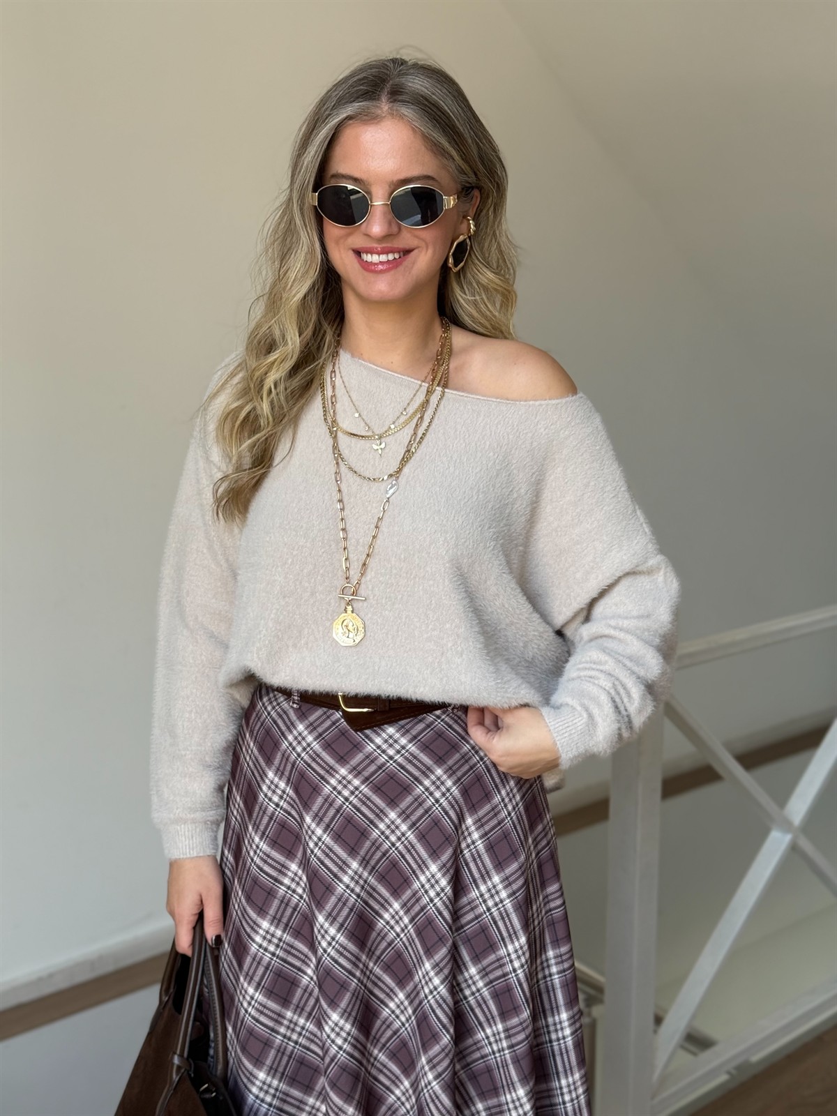 Tek Omzu Açık Yumoş Kazak - Taş