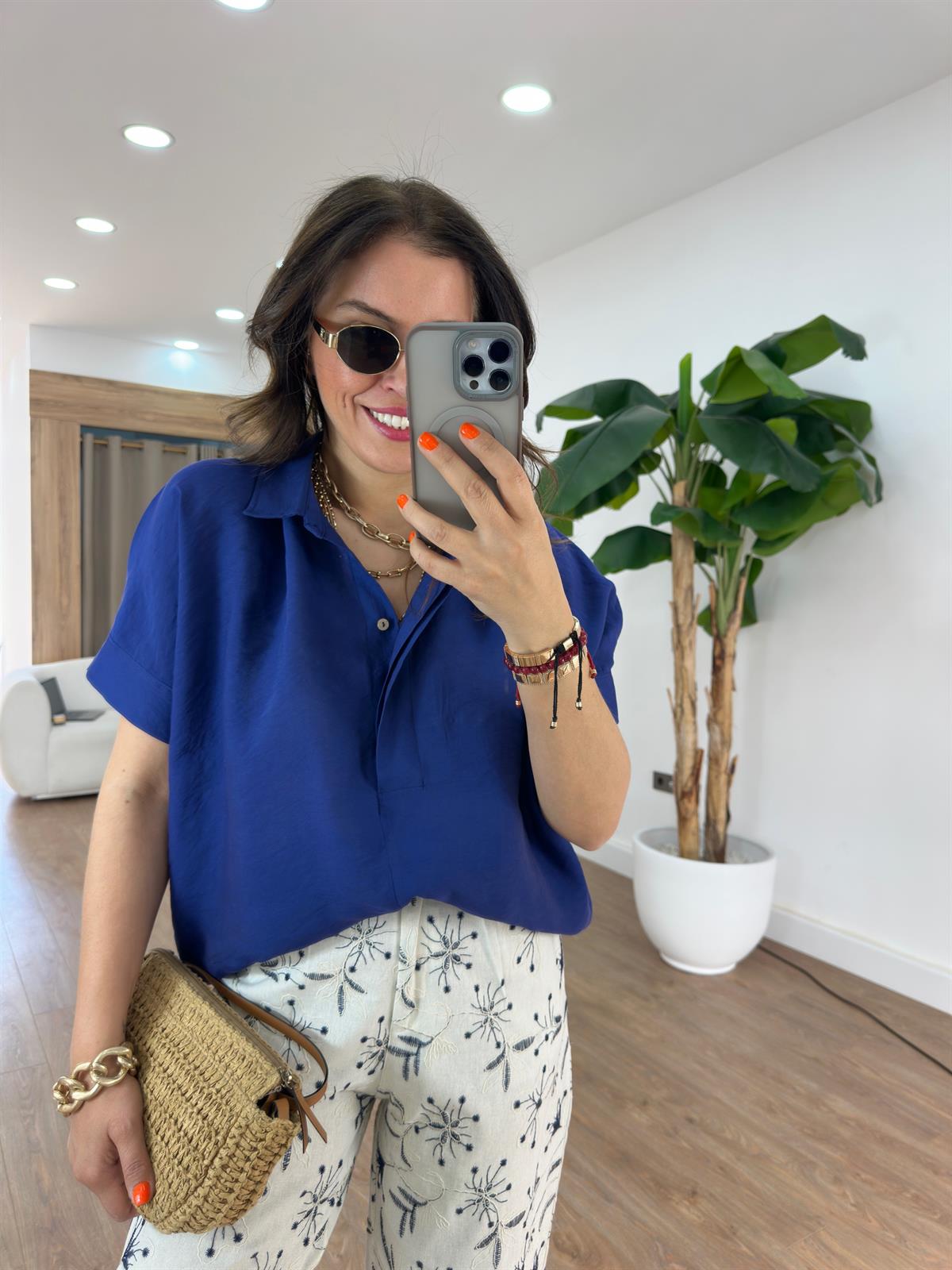 Arkası Düğme Detaylı Tiril Gömlek 