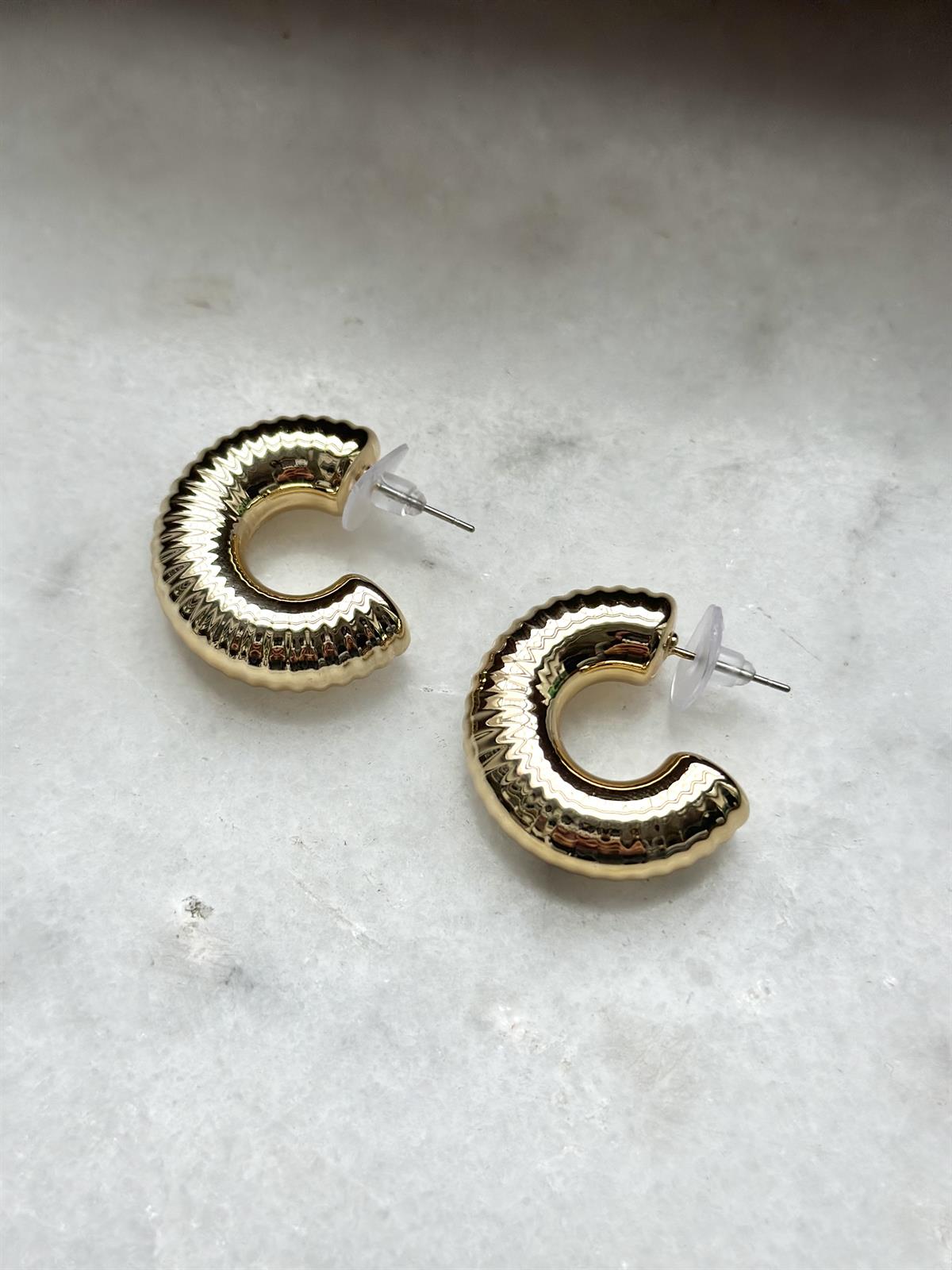 Tırtıklı Gold Yarım Ay Küpe