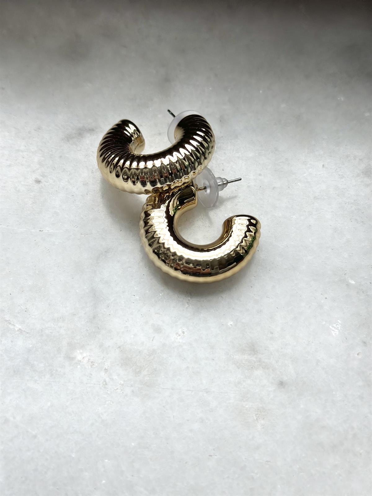Tırtıklı Gold Yarım Ay Küpe