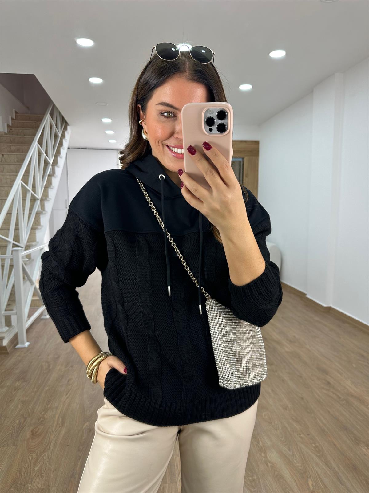 Triko Detaylı Kapüşonlu Sweatshirt-Siyah