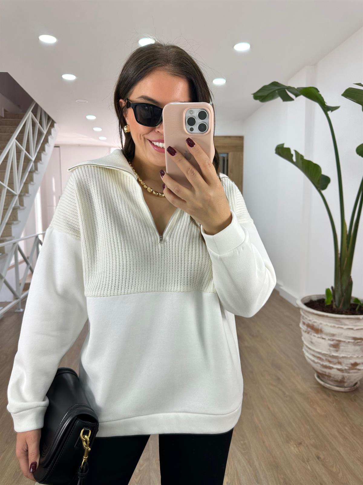 Triko Garnili Yakası Fermuarlı Sweatshirt-Beyaz