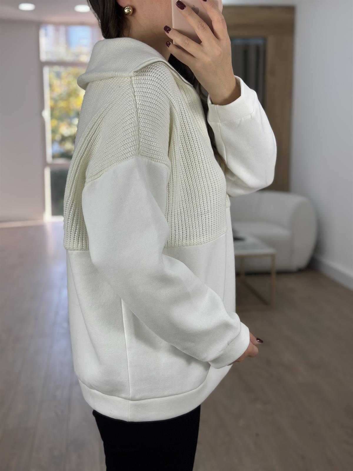 Triko Garnili Yakası Fermuarlı Sweatshirt-Beyaz