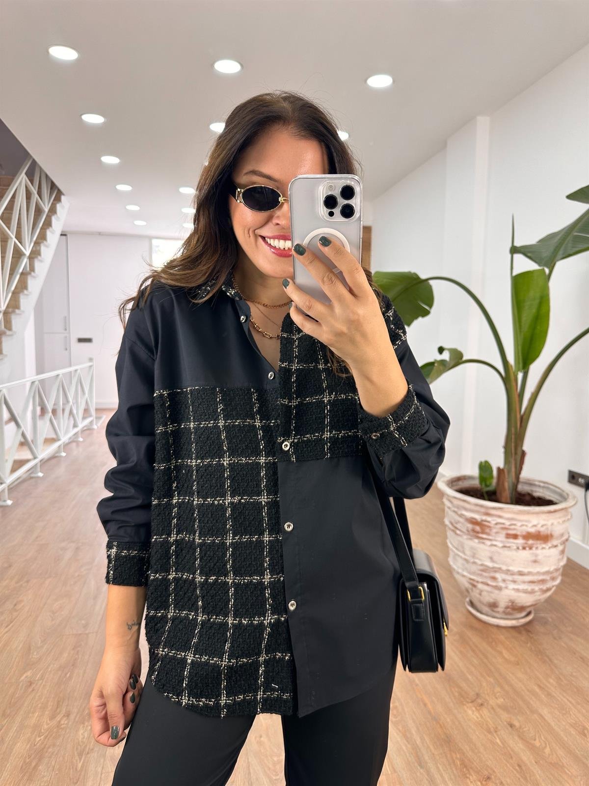 Tüvit Kumaş Detaylı Tasarım Gömlek - Siyah