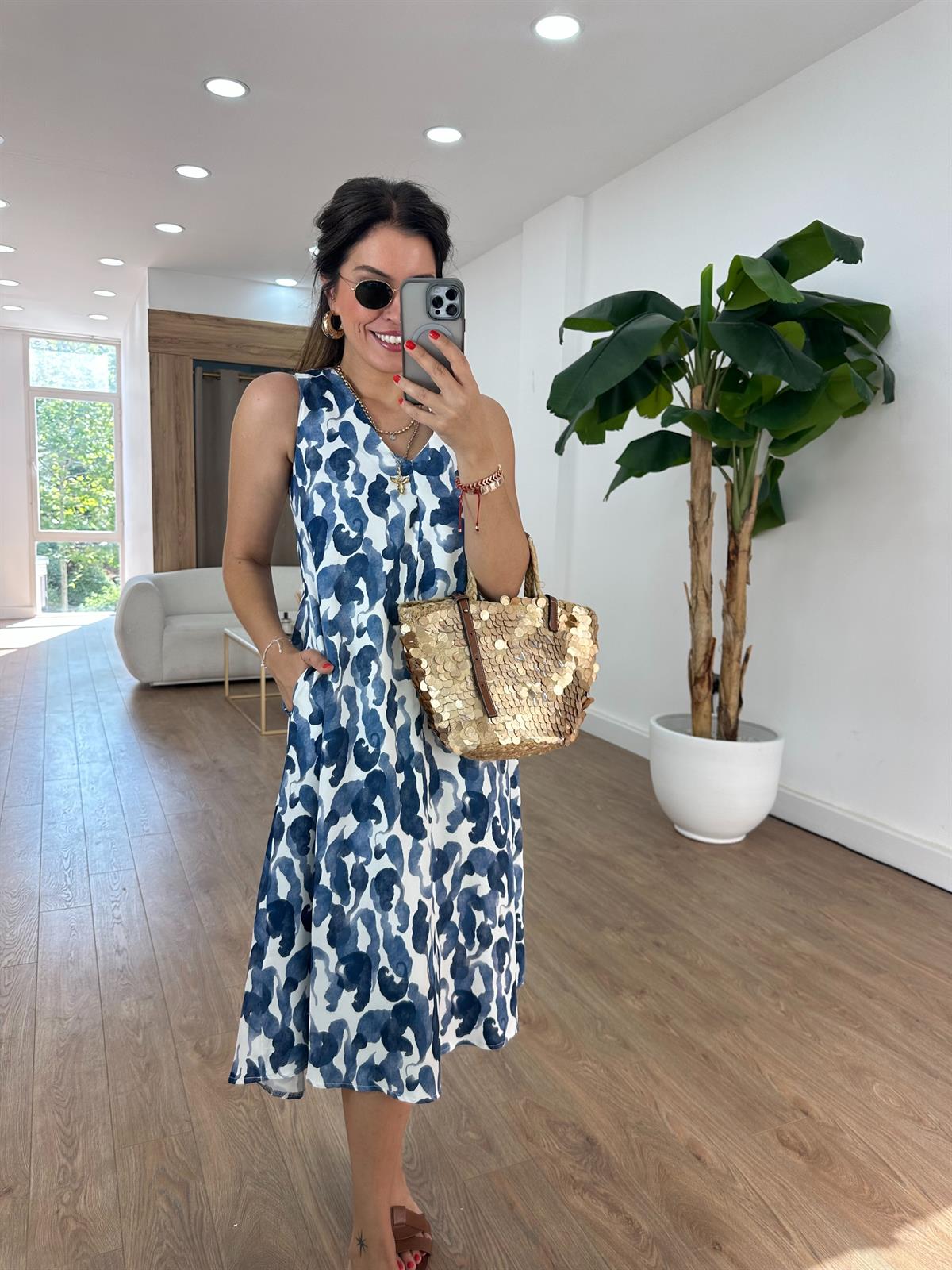 V Yaka Batik Desenli Cepli Midi Elbise