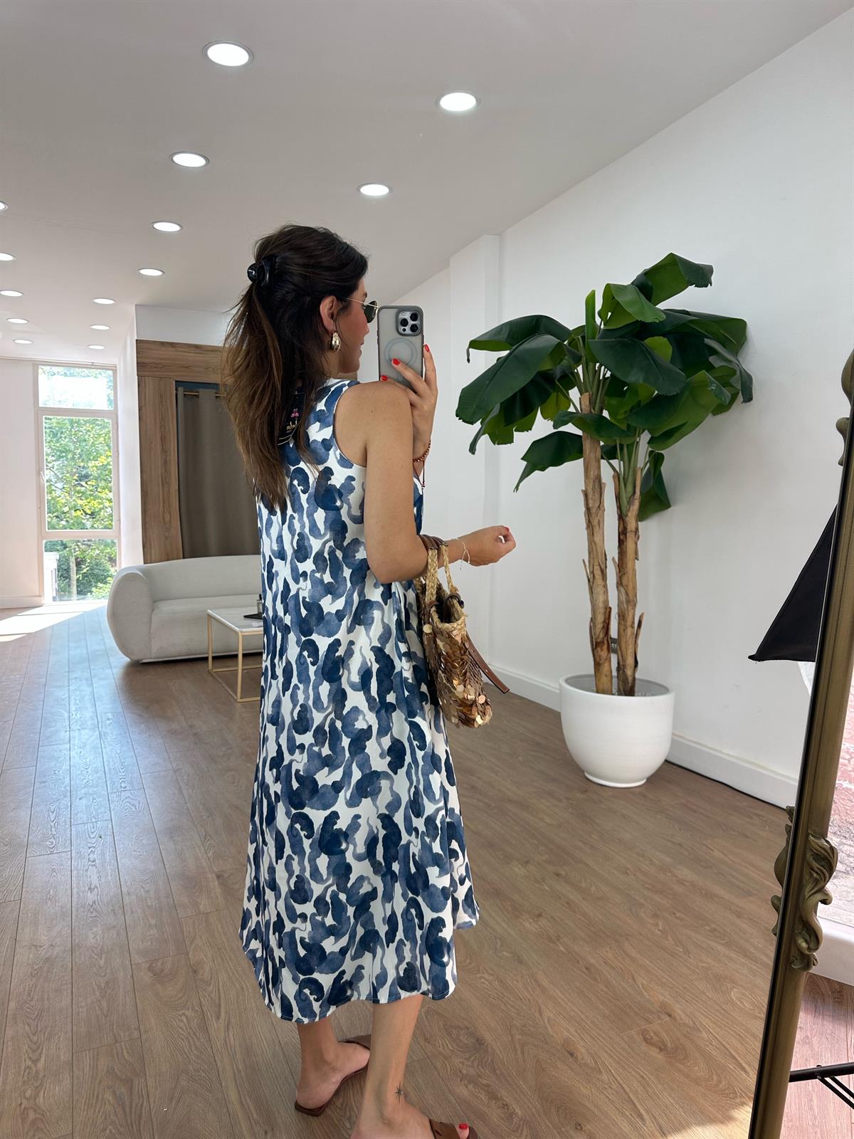 V Yaka Batik Desenli Cepli Midi Elbise