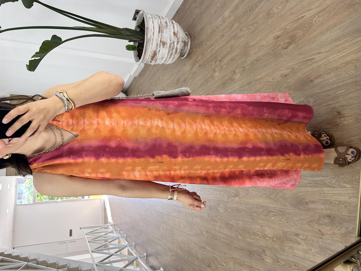 V Yaka Batik Desenli Elbise