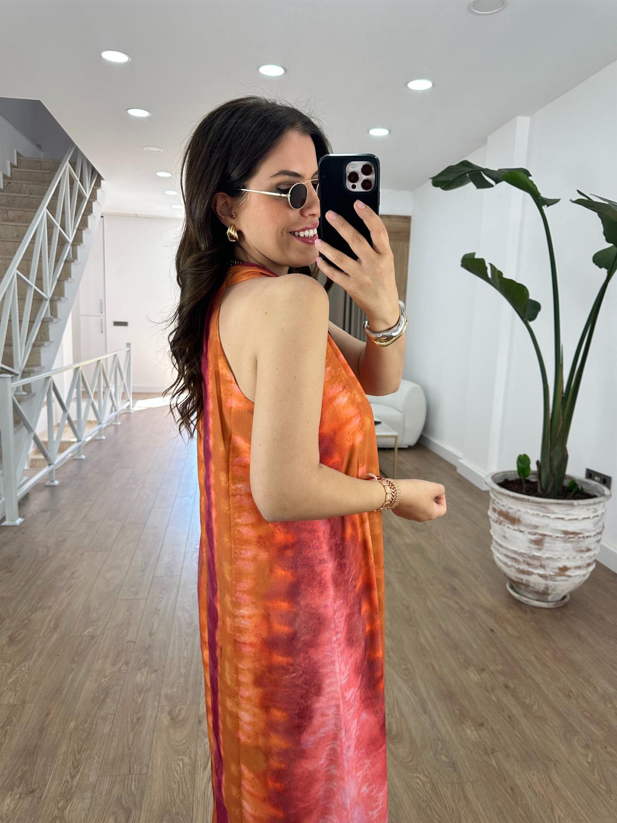 V Yaka Batik Desenli Elbise