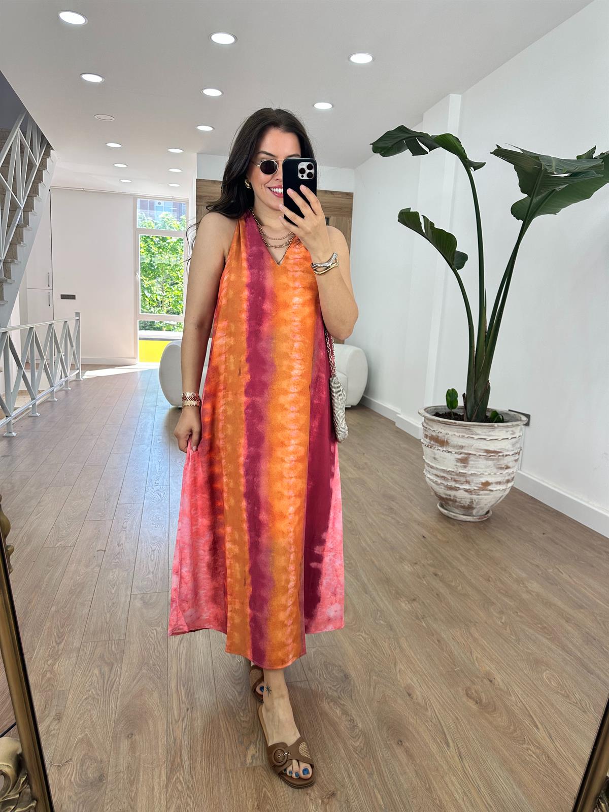 V Yaka Batik Desenli Elbise