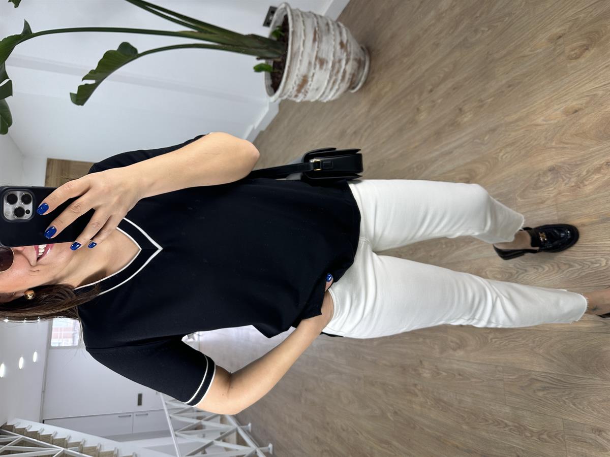 V Yaka Çizgi Detaylı Merserize Triko-Siyah