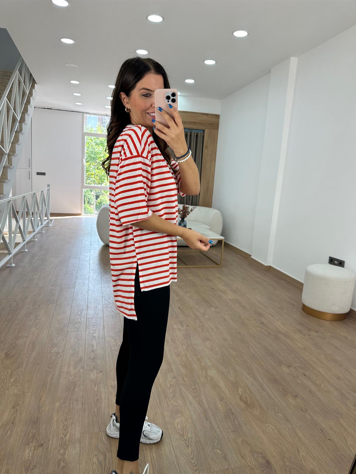 V Yaka Çizgili Oversize Tişört - Nar Çiçeği