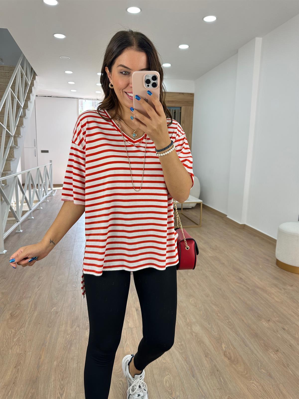 V Yaka Çizgili Oversize Tişört - Nar Çiçeği